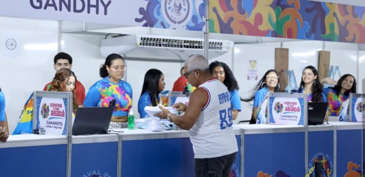 Operação Abadá reforça segurança nos pontos de entrega de camisas e fantasias em Salvador