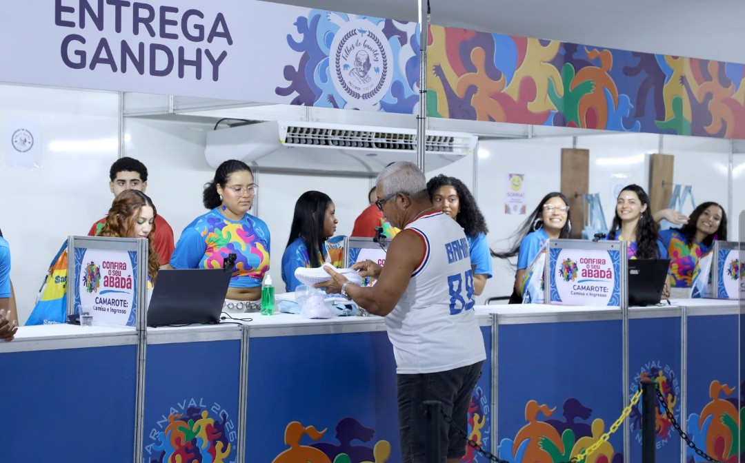 Operação Abadá reforça segurança nos pontos de entrega de camisas e fantasias em Salvador