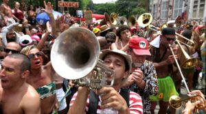 Leia mais sobre o artigo Medo da violência e golpes preocupa 79% dos foliões, estimam CNDL/SPC Brasil