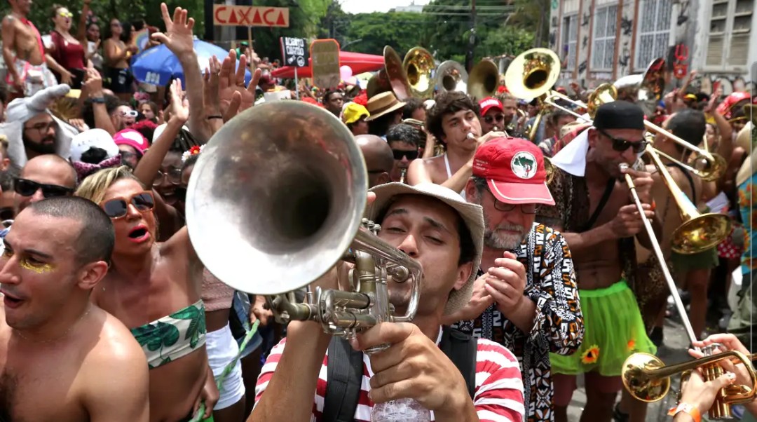 Medo da violência e golpes preocupa 79% dos foliões, estimam CNDL/SPC Brasil