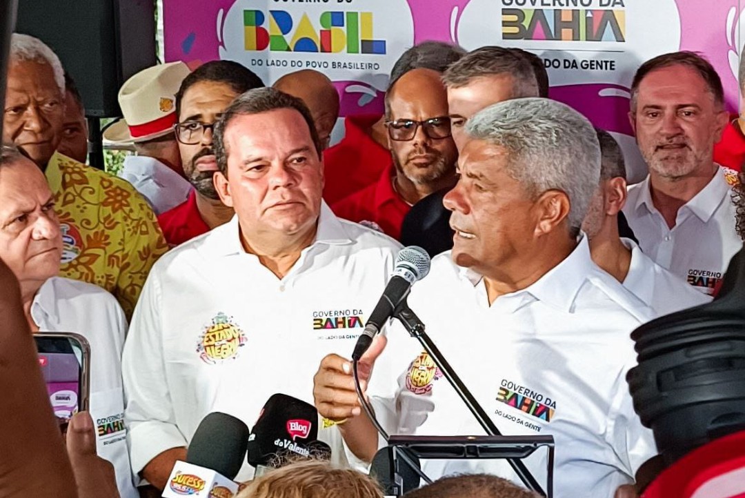 Na abertura do Carnaval 2026, Jerônimo anuncia transmissão do cargo a Geraldinho