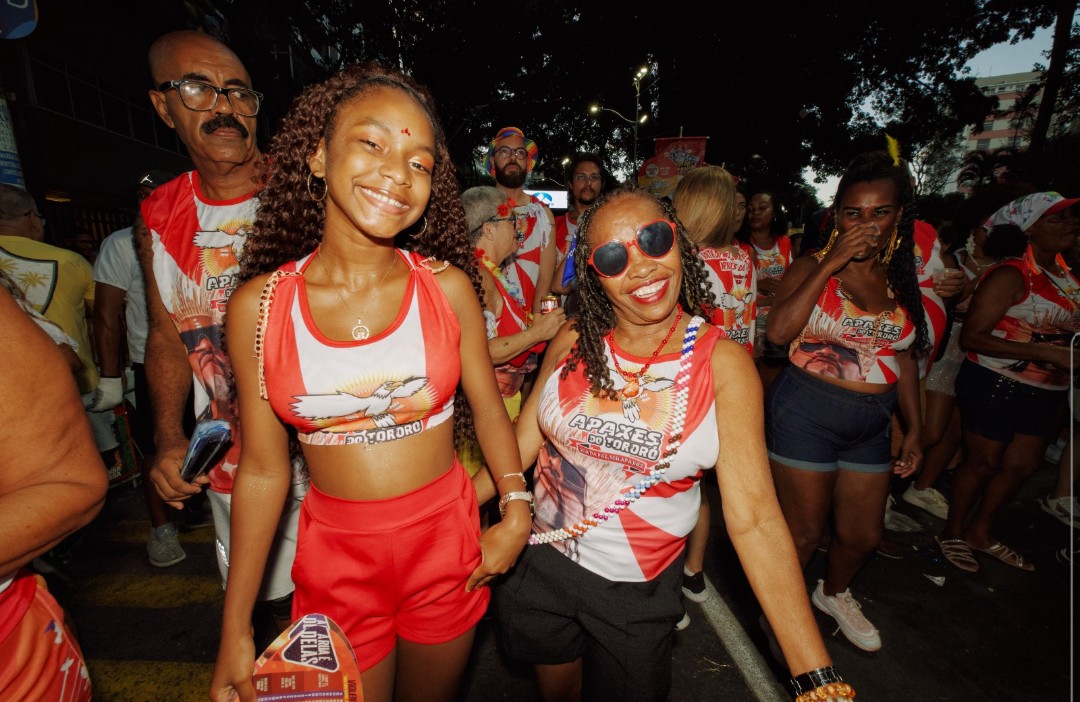 Bloco Apaxes do Tororó reafirma ancestralidade e resistência cultural no Circuito Osmar