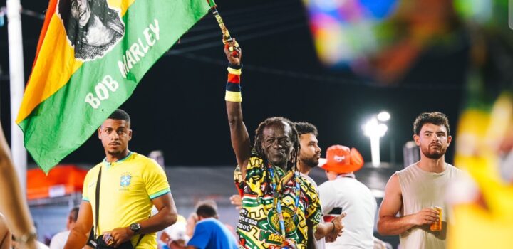 Ouro Negro: Bloco Afro Muzenza desfila história e resistência no Circuito Dodô