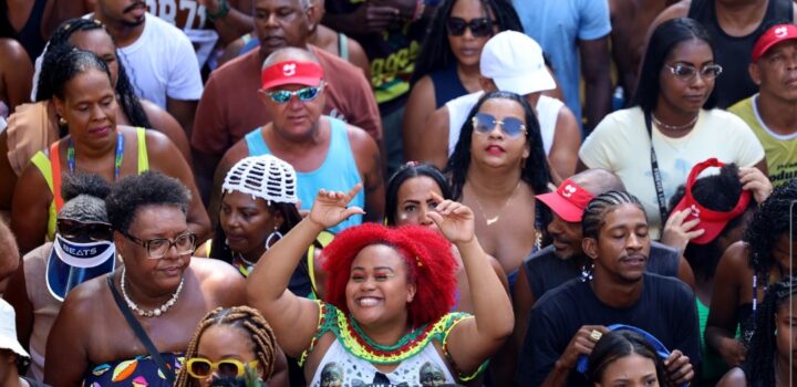 Pipoca do Olodum arrasta multidão com espetáculo de percussão no Campo Grande