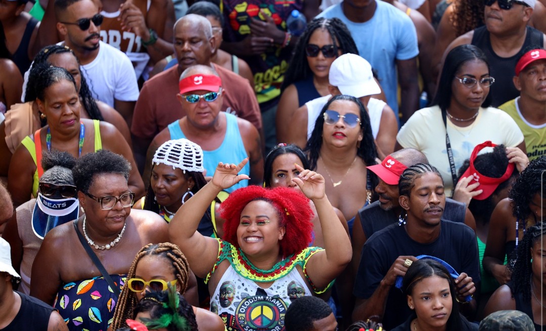 Você está visualizando atualmente Pipoca do Olodum arrasta multidão com espetáculo de percussão no Campo Grande
