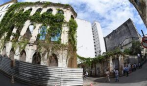 Leia mais sobre o artigo Prefeitura publica decreto que autoriza posse de 36 imóveis abandonados no Comércio para&nbsp; revitalização