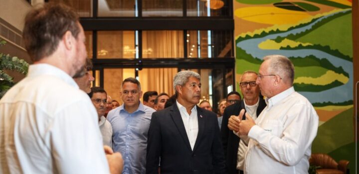 Jerônimo Rodrigues destaca fortalecimento da agroindústria na visita à Cooperfarms