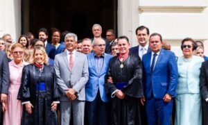 Leia mais sobre o artigo Vice-governador destaca Judiciário mais próximo da sociedade durante solenidade de posse da nova Mesa Diretora do TJBA