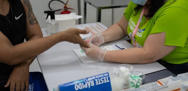 Testagem rápida e distribuição de preservativos marcam política de cuidado com a saúde no Carnaval da Bahia