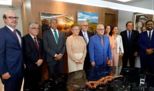 Leia mais sobre o artigo Governador Jerônimo Rodrigues prestigia posse do novo conselheiro do TCE-BA, Josias Gomes