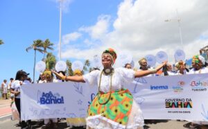 Leia mais sobre o artigo Com participação do projeto Agô Bahia, Lavagem de Itapuã atrai turistas nacionais e estrangeiros