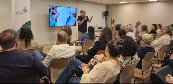 Claudio Thebas conduziu reflexão sobre a arte da escuta em evento para profissionais da saúde em Salvador