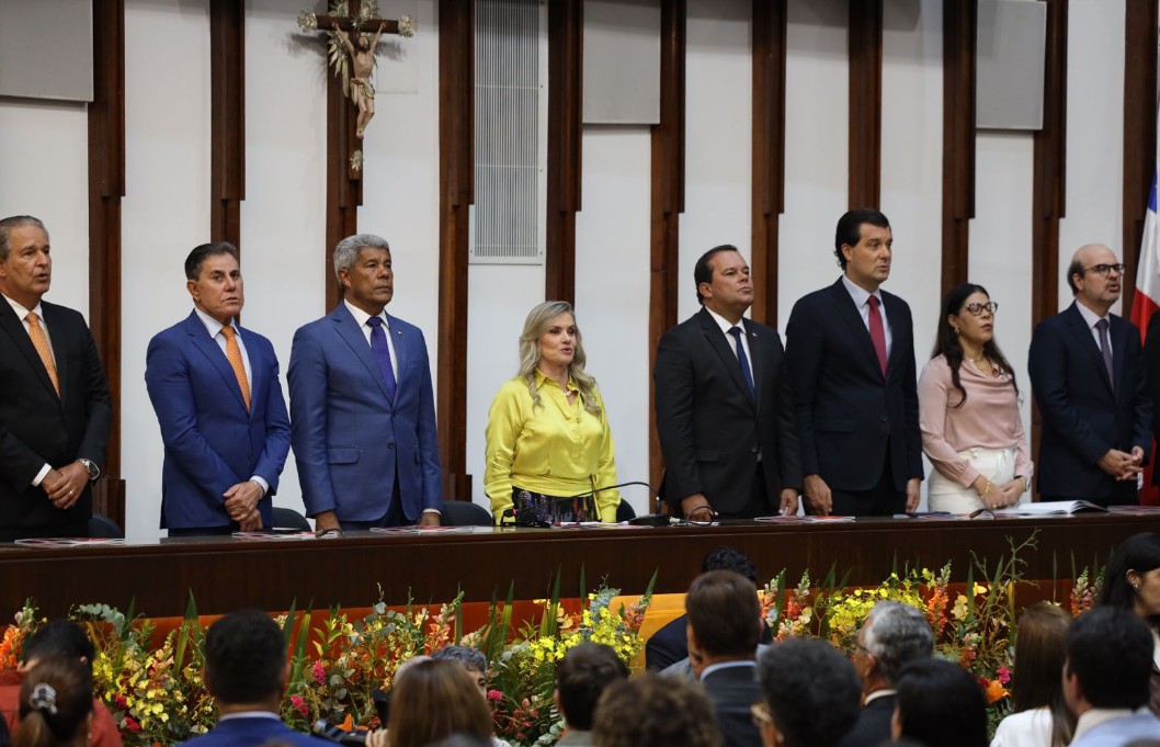 Governador destaca avanços em desenvolvimento social, crescimento econômico e presença do Estado durante sessão na Alba