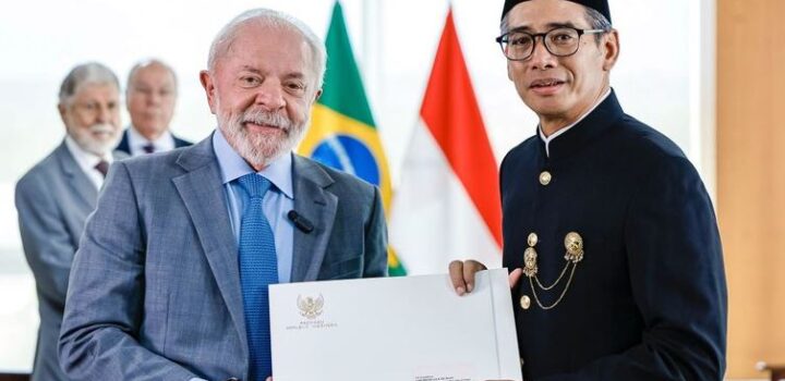 Lula recebe cartas credenciais de nove novos embaixadores no Brasil