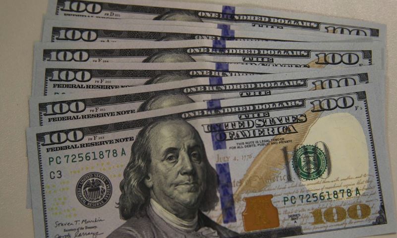 Dólar fecha nesta sexta-feira em queda de R$ 5,24 em dia de correção no mercado