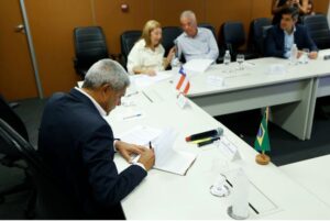 Leia mais sobre o artigo Governo do Estado garante obras estruturantes e veículos para a saúde de Salinas da Margarida