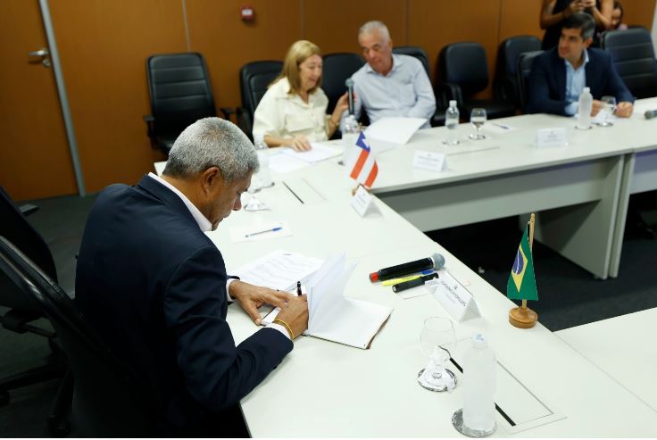 Governo do Estado garante obras estruturantes e veículos para a saúde de Salinas da Margarida