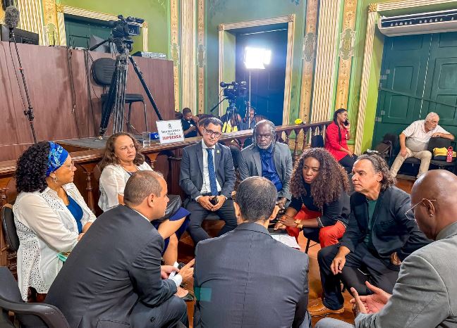 Aladilce lamenta que reajuste dos servidores não tenha sido negociado com a categoria