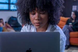 Leia mais sobre o artigo IEL tem mais de 2,4 mil vagas abertas para diversas áreas 