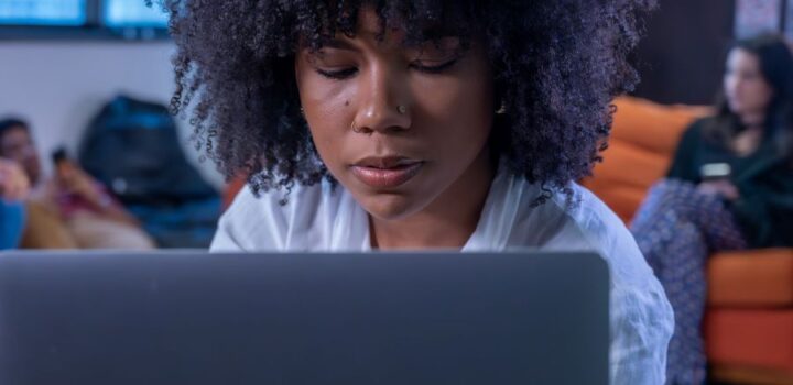 IEL tem mais de 2,4 mil vagas abertas para diversas áreas 