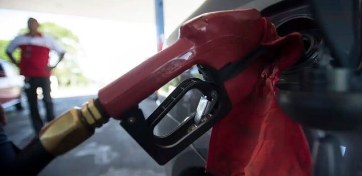 Lula zera imposto e subsidia diesel para conter alta do petróleo