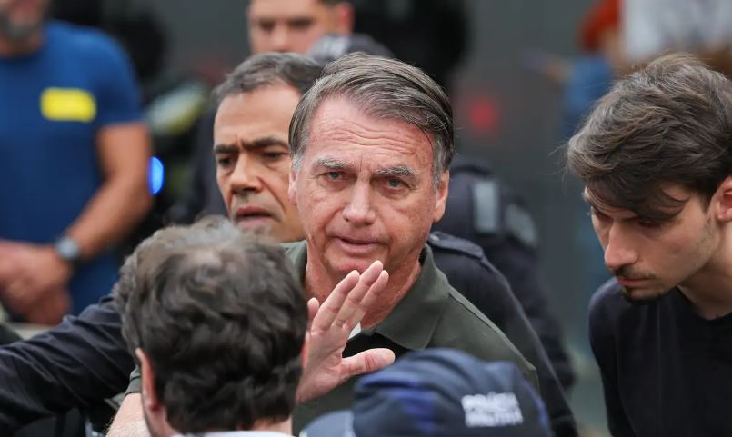 Alexandre de Moraes concede prisão domiciliar a Bolsonaro