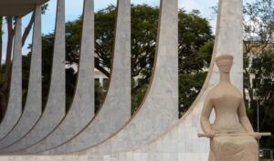 Leia mais sobre o artigo STF inicia votação sobre suspensão do pagamento de penduricalhos