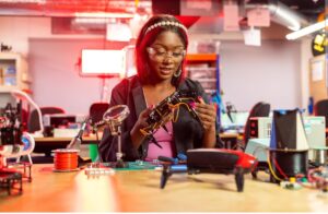 Leia mais sobre o artigo Dia das Mulheres: mais da metade delas lidera a organização do orçamento no lar, revela Serasa