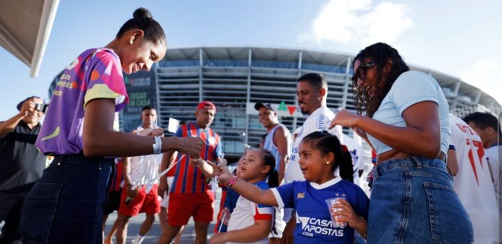 Campanha Laço Branco mobiliza torcedores contra violência de gênero durante final do Baianão