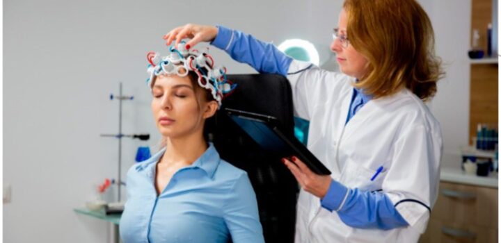 Caminhada no Farol da Barra promove conscientização sobre epilepsia em Salvador