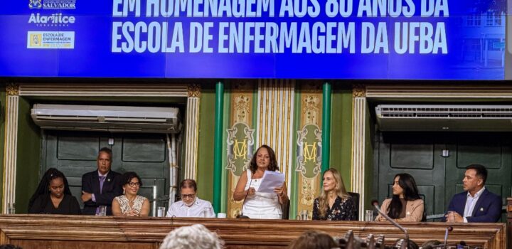 Defesa do SUS e da universidade pública marcaram a sessão pelos 80 anos da Escola de Enfermagem da UFBA