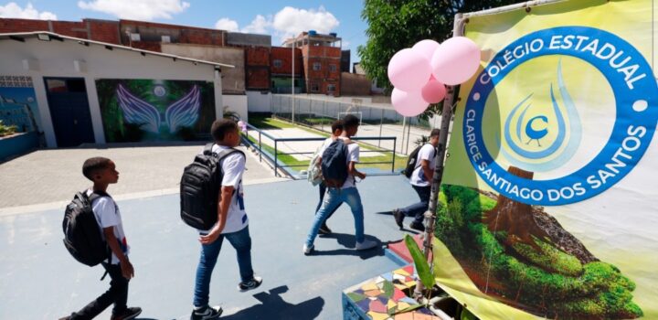 Estudantes de colégio de tempo integral transformam escola em espaço de educação ambiental e agroflorestamento