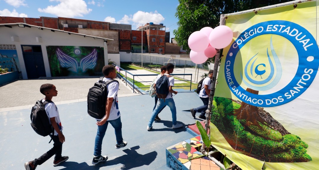 Estudantes de colégio de tempo integral transformam escola em espaço de educação ambiental e agroflorestamento