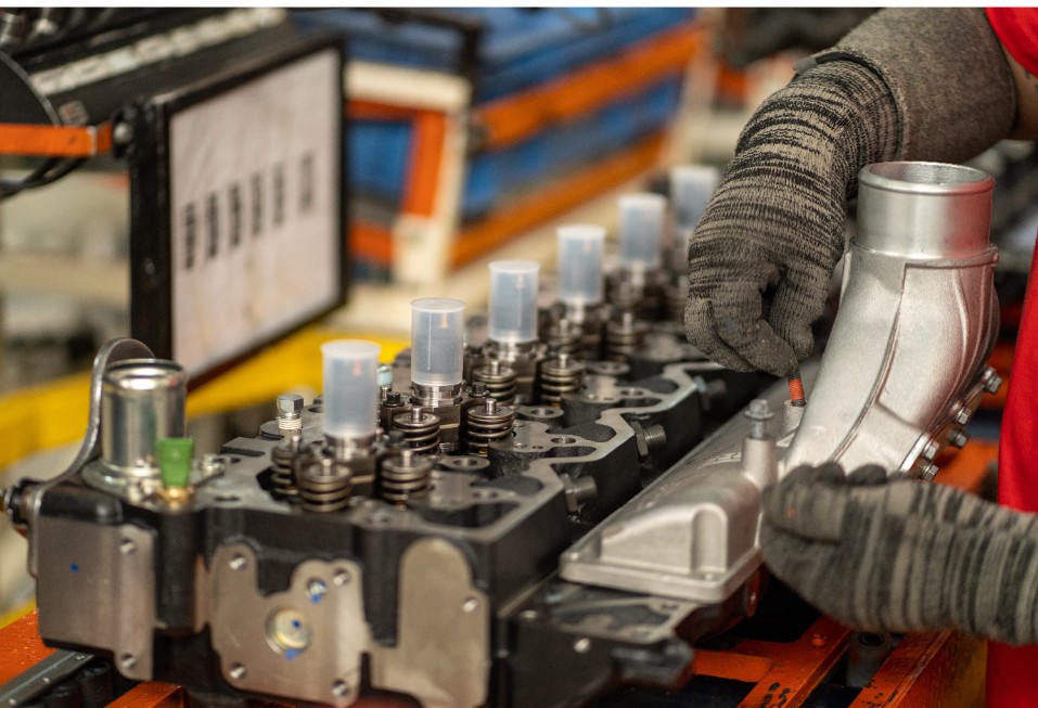 56% das empresas industriais pretendem investir em 2026, mas juros altos e tributação travam expansão, mostra CNI