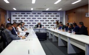 Leia mais sobre o artigo Governo entrega novos equipamentos e debate novos investimentos para Cordeiros