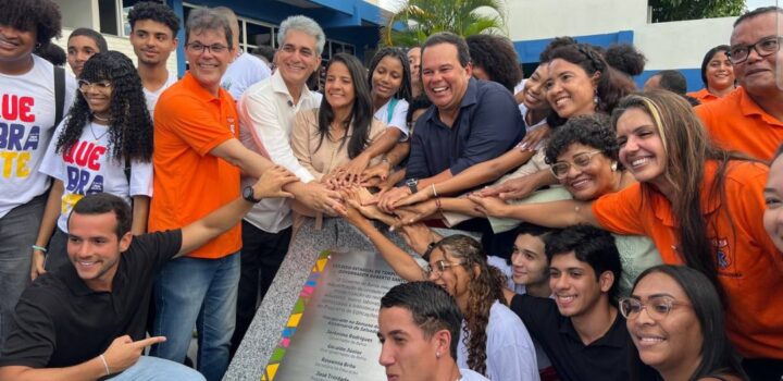 Vice-governador entrega modernização do Colégio Governador Roberto Santos