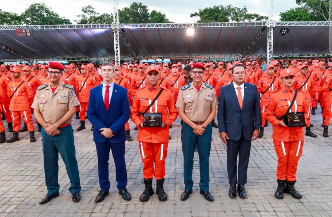 Vice-governador ressalta reforço do Corpo de Bombeiros com novos soldados durante formatura em Simões Filho