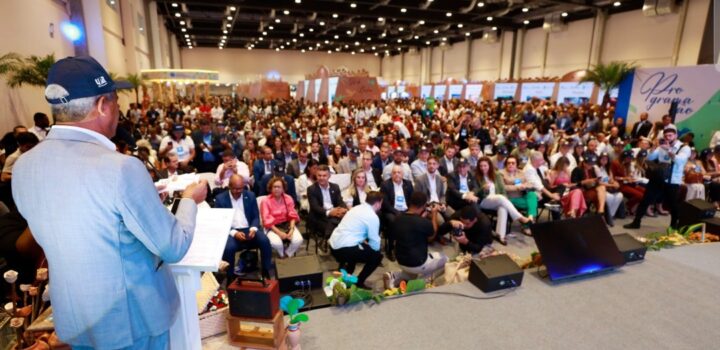 Governador participa de Encontro de Prefeitos e reforça união entre Estado e municípios