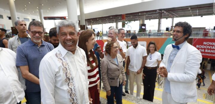 No aniversário de Salvador, governador acompanha apresentação do Neojiba na Nova Rodoviária