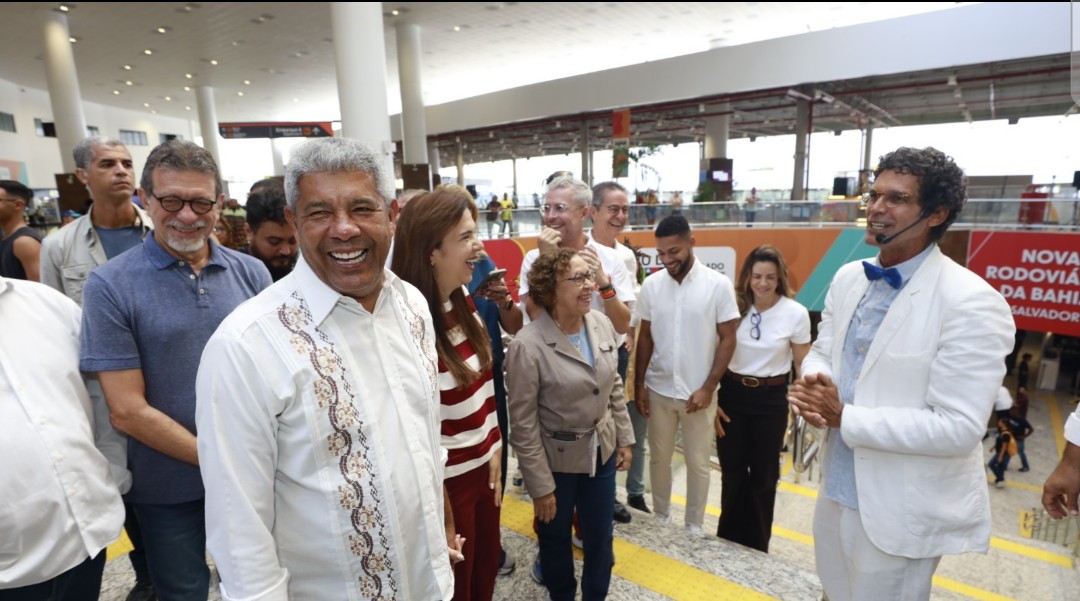 No aniversário de Salvador, governador acompanha apresentação do Neojiba na Nova Rodoviária