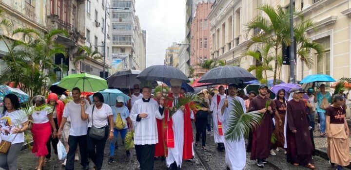 Domingo de Ramos inicia celebrações da Semana Santa, com incremento do turismo religioso baiano
