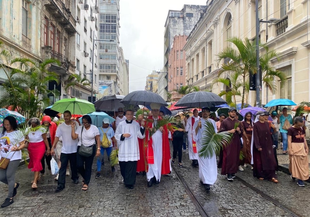 Domingo de Ramos inicia celebrações da Semana Santa, com incremento do turismo religioso baiano