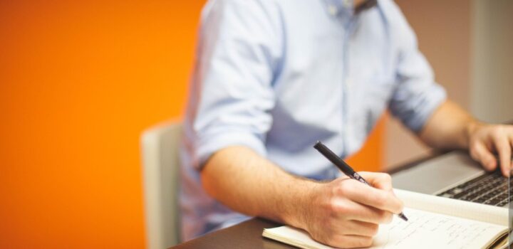 Déficit de formação técnica limita produtividade e desafia crescimento econômico no Brasil