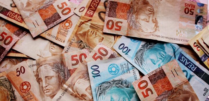 Busca por crédito cai em fevereiro em cenário de alta inadimplência no país, aponta CNDL/SPC Brasil