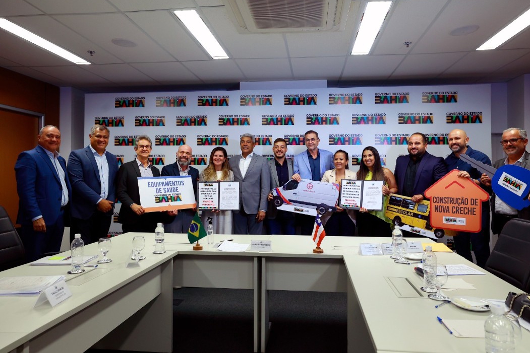 Governador recebe prefeito de Manoel Vitorino e discute investimentos para o município