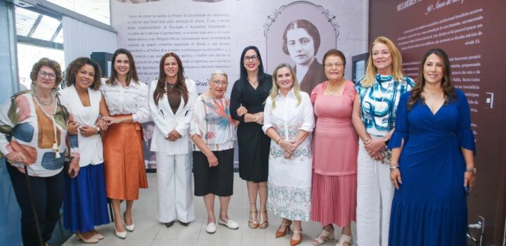 Ivana Bastos inaugura exposição “Mulheres no Legislativo Baiano: 90 Anos de Luta Política”