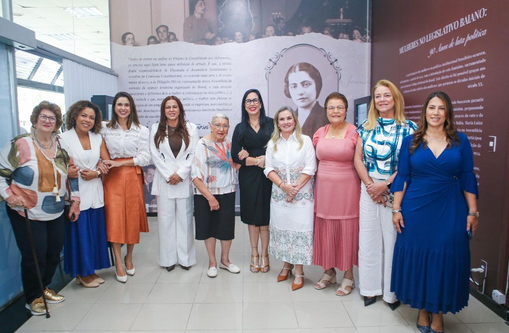 Ivana Bastos inaugura exposição “Mulheres no Legislativo Baiano: 90 Anos de Luta Política”