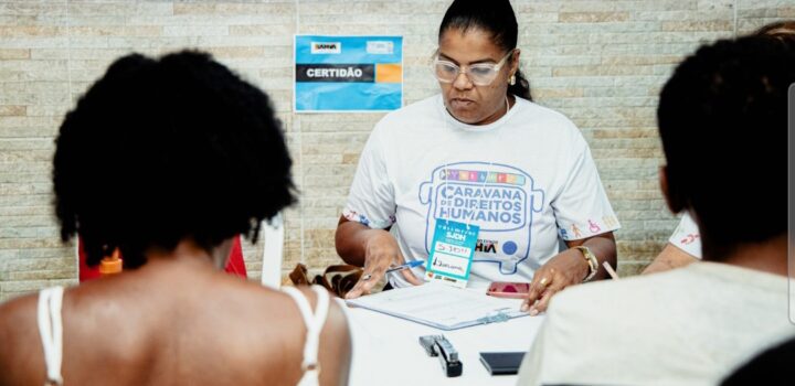 Caravana leva serviços e informações sobre direitos humanos em ação na Feira de São Joaquim