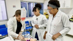 Leia mais sobre o artigo Com foco em dignidade e transformação social, Monte Tabor oferece bolsas integrais para formação técnica em Enfermagem