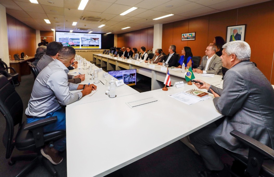 Santaluz recebe ambulâncias e equipamentos hospitalares do Governo